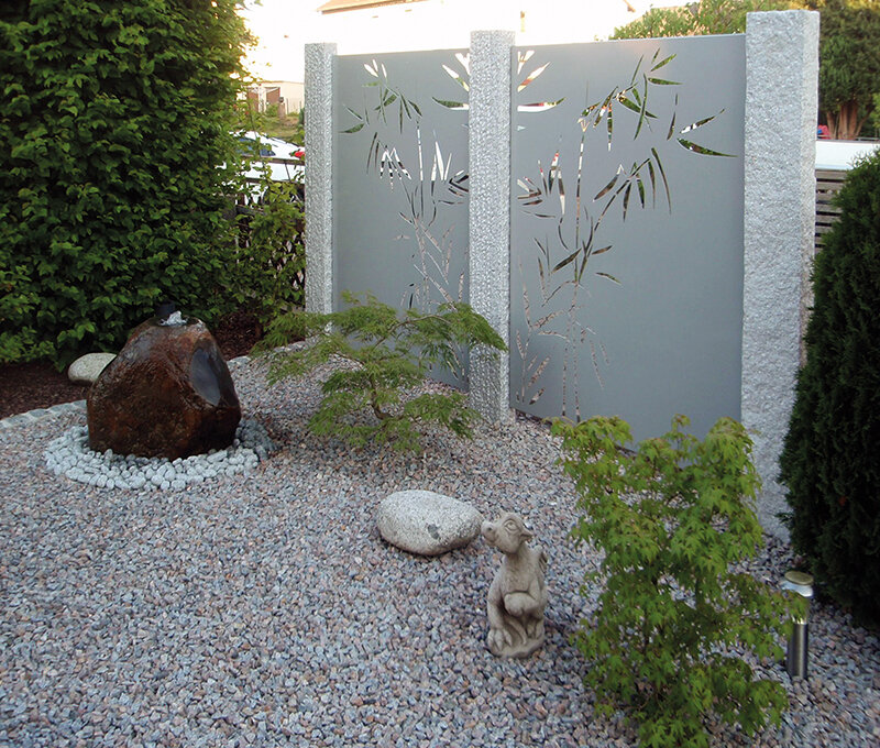 Sichtschutzwand mit Natur-Motiv 